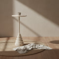 Tavolino Scultoreo Artistico in Marmo e Granito con Base Grafica e Piano Elegante per Ingresso e Soggiorno