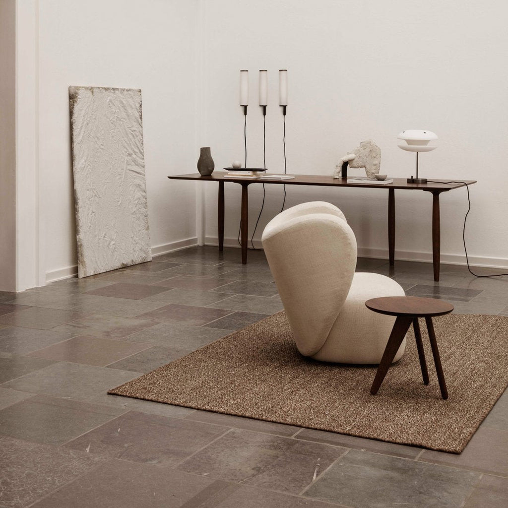Poltrona lounge girevole imbottita scultorea organica con base girevole a scomparsa per soggiorno