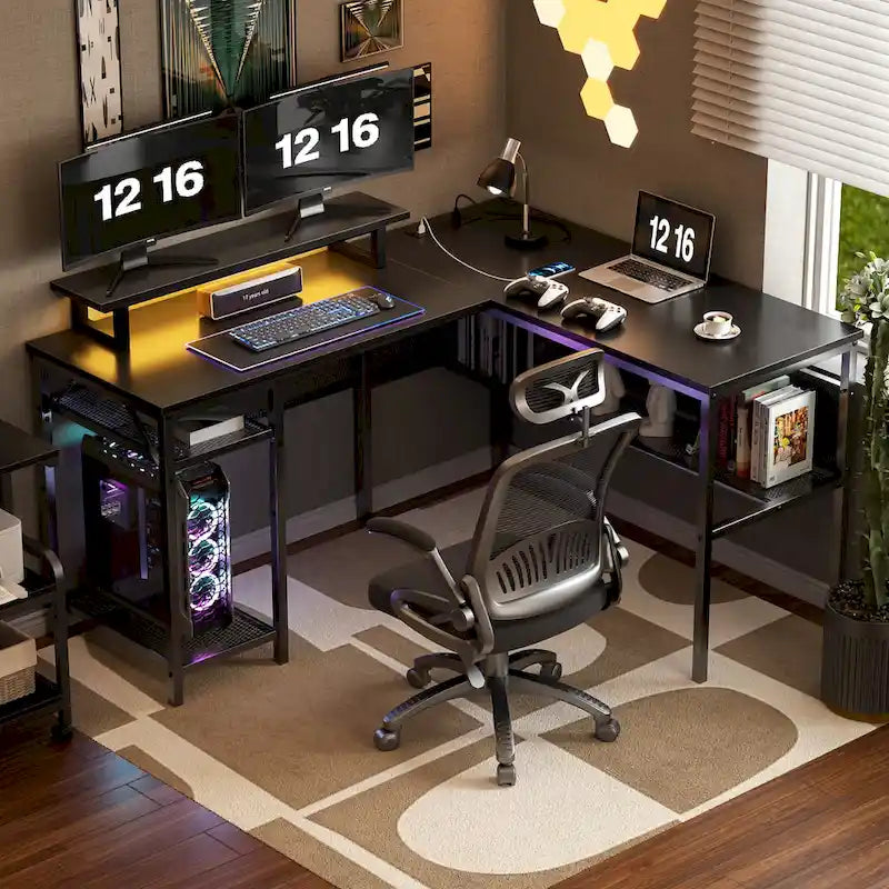 Scrivania a L, multi-colore, singola – ciabatta elettrica, LED RGB e supporto per monitor