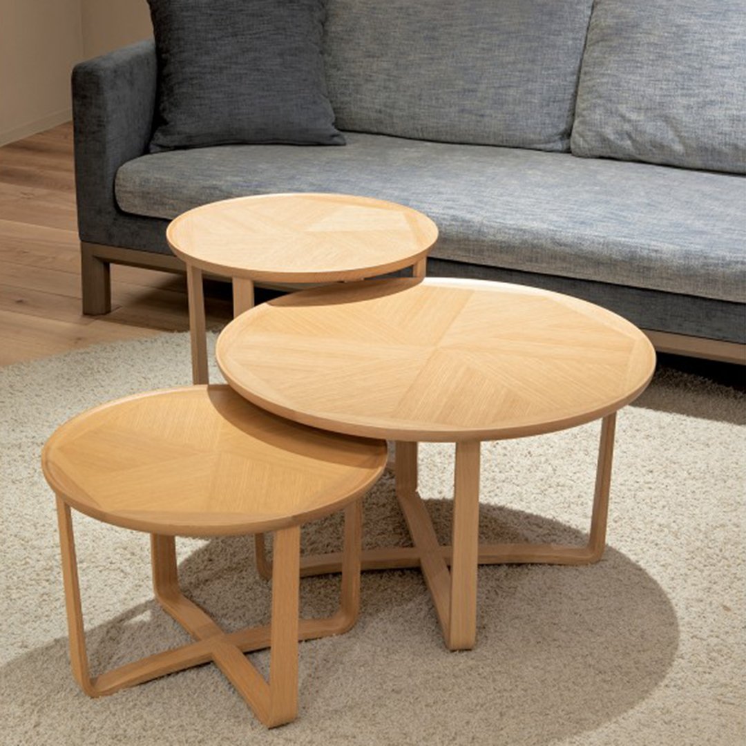 Tavolino rotondo giapponese in legno massiccio naturale con design ispirato al fiore di gerbera per il soggiorno