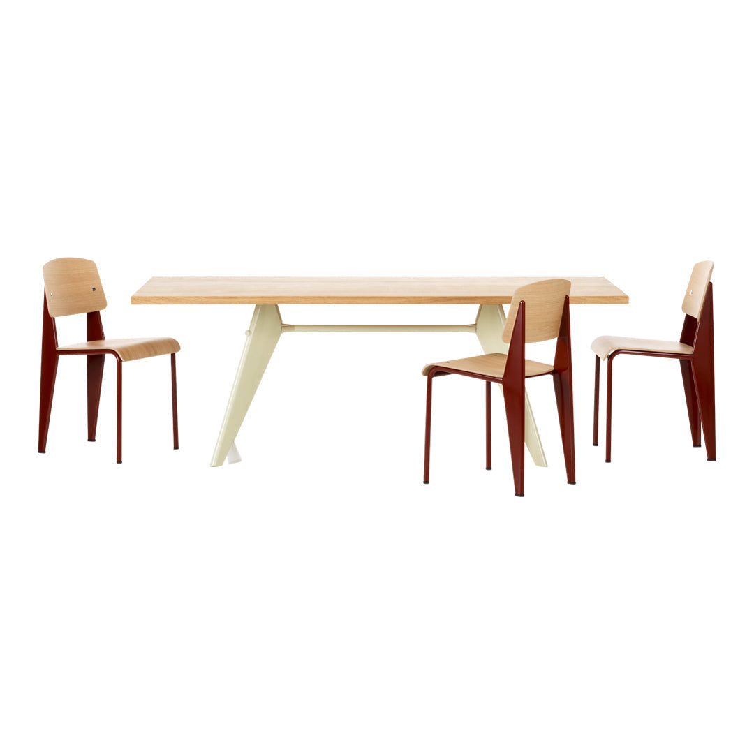 Sedia standard con tubo d'acciaio estetico ingegneristico e legno massello con design strutturale di Jean Prouvé per sala da pranzo