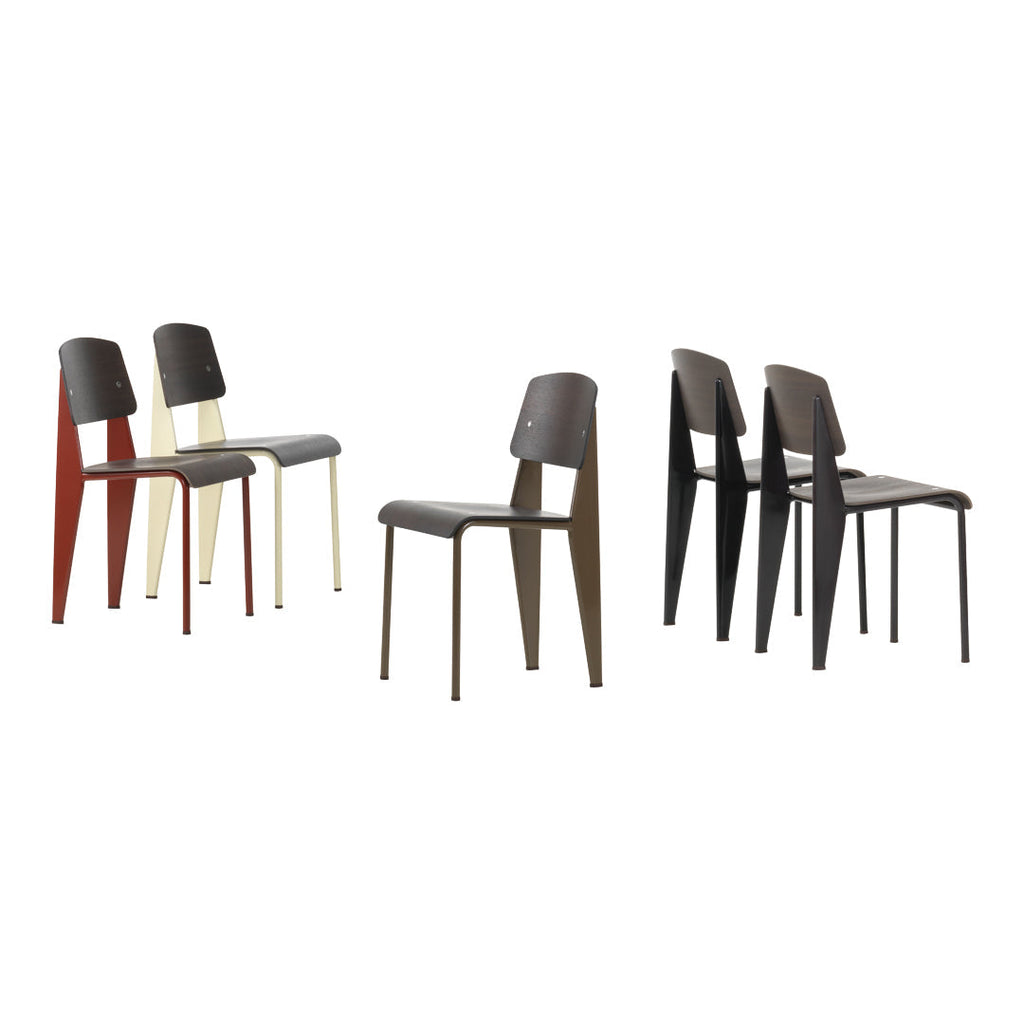 Sedia standard con tubo d'acciaio estetico ingegneristico e legno massello con design strutturale di Jean Prouvé per sala da pranzo