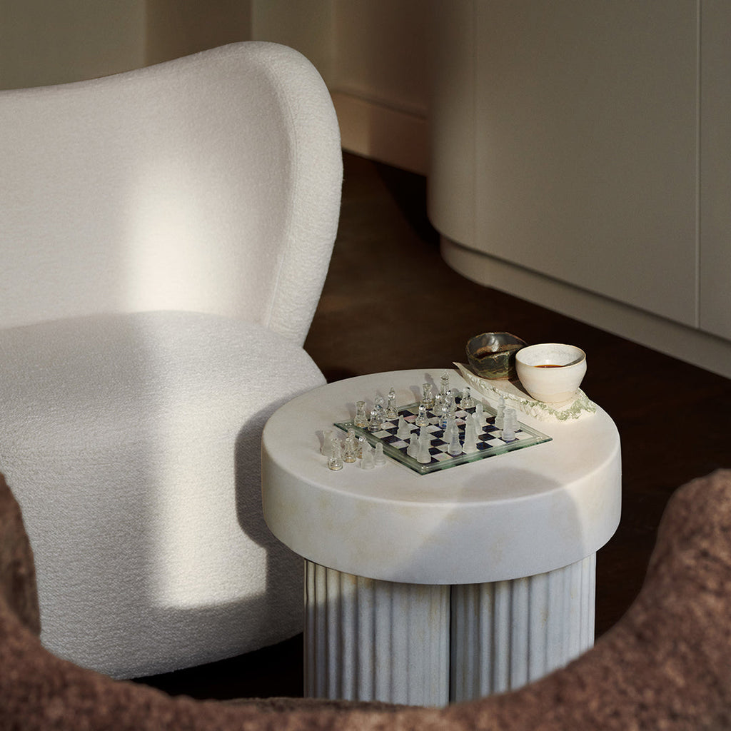 Poltrona lounge girevole imbottita scultorea organica con base girevole a scomparsa per soggiorno