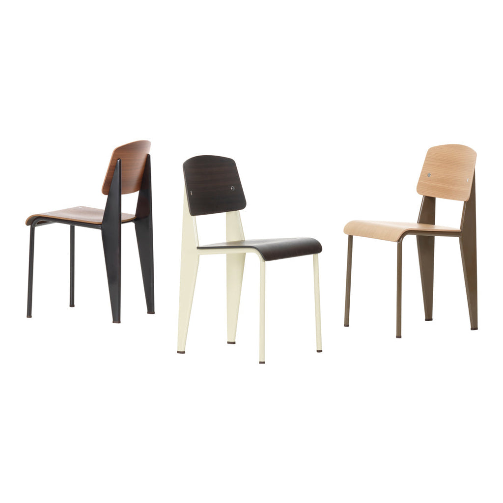 Sedia standard con tubo d'acciaio estetico ingegneristico e legno massello con design strutturale di Jean Prouvé per sala da pranzo
