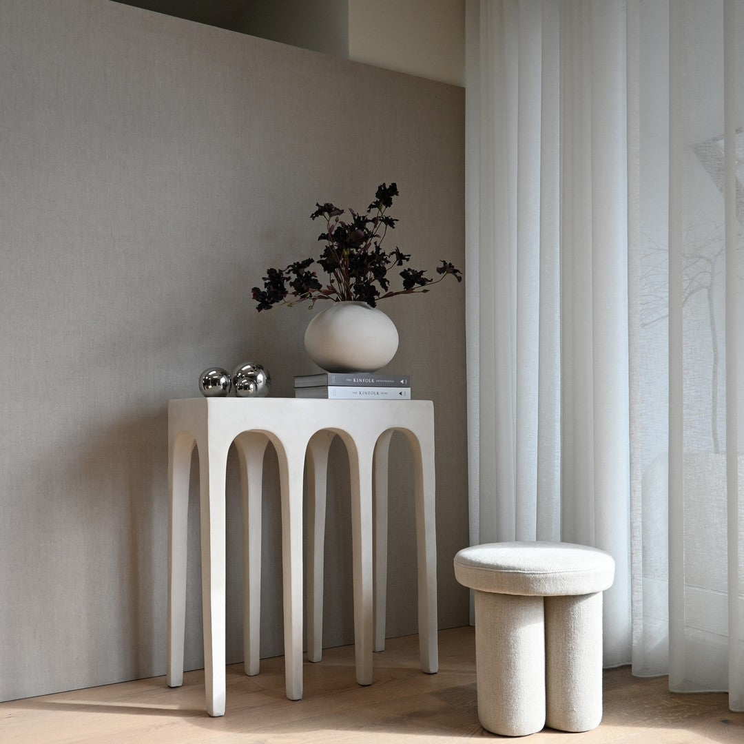 Consolle Scultorea Architettonica in Fibrocemento con Struttura ad Archi Ripetuti per Ingresso