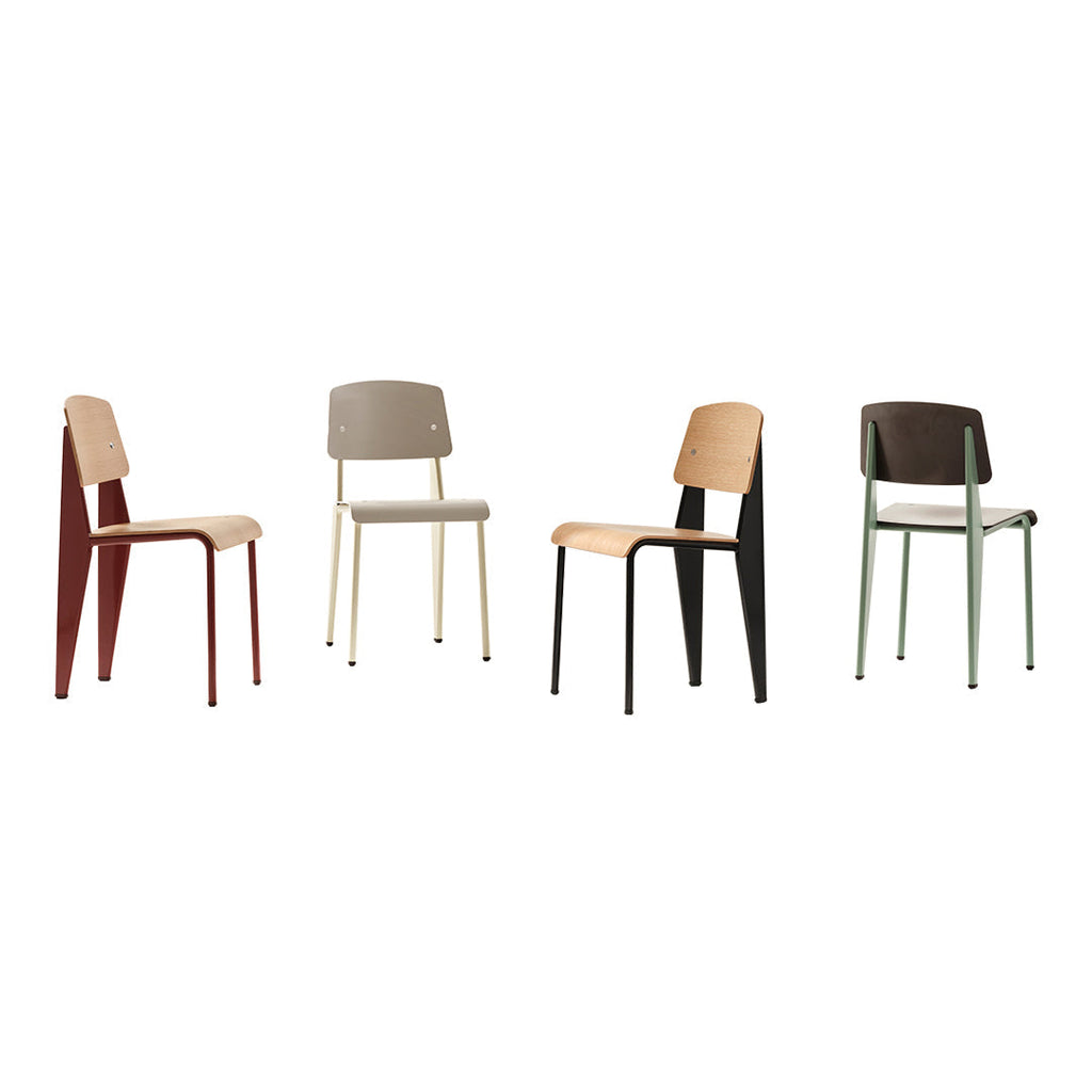 Sedia standard con tubo d'acciaio estetico ingegneristico e legno massello con design strutturale di Jean Prouvé per sala da pranzo