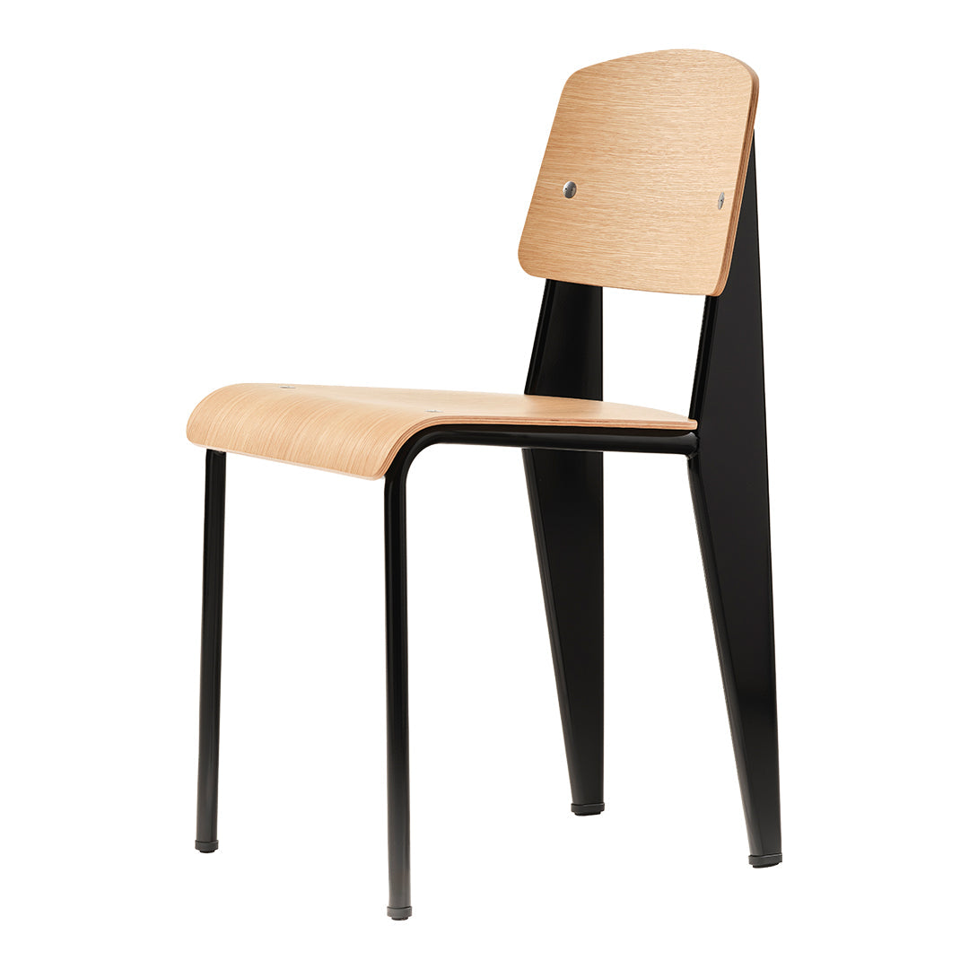 Sedia standard con tubo d'acciaio estetico ingegneristico e legno massello con design strutturale di Jean Prouvé per sala da pranzo