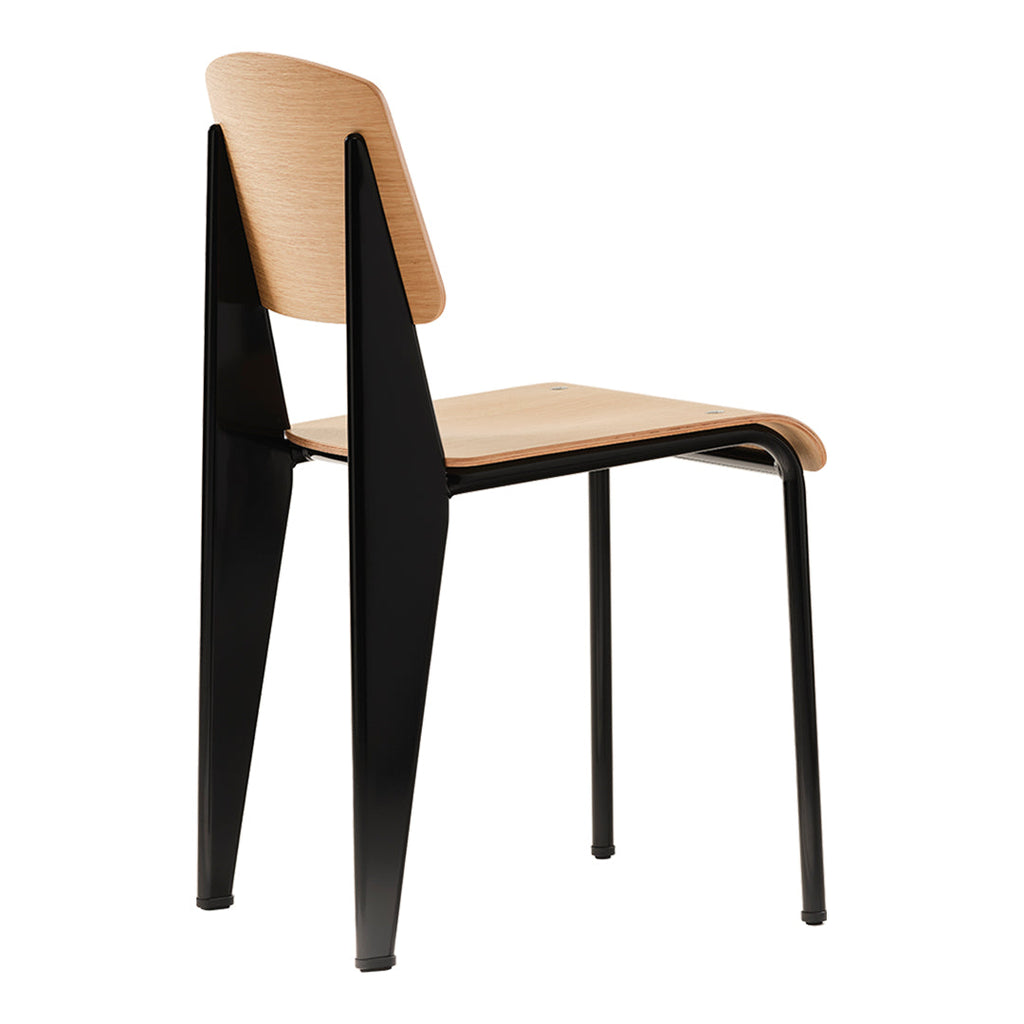 Sedia standard con tubo d'acciaio estetico ingegneristico e legno massello con design strutturale di Jean Prouvé per sala da pranzo