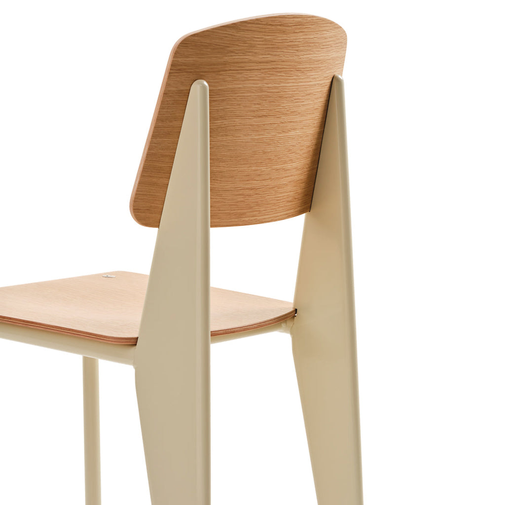 Sedia standard con tubo d'acciaio estetico ingegneristico e legno massello con design strutturale di Jean Prouvé per sala da pranzo