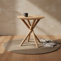 Tavolino Nordico Equilibrato in Legno Massello con Struttura Geometrica a Bilanciamento Simmetrico per Soggiorno