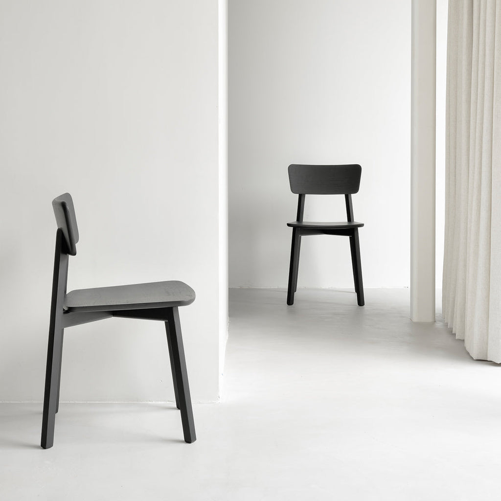 Sedia da pranzo scandinava minimalista in rovere massello europeo con schienale ergonomico curvo per sala da pranzo