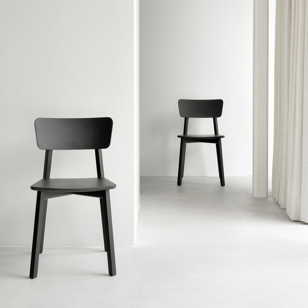 Sedia da pranzo scandinava minimalista in rovere massello europeo con schienale ergonomico curvo per sala da pranzo