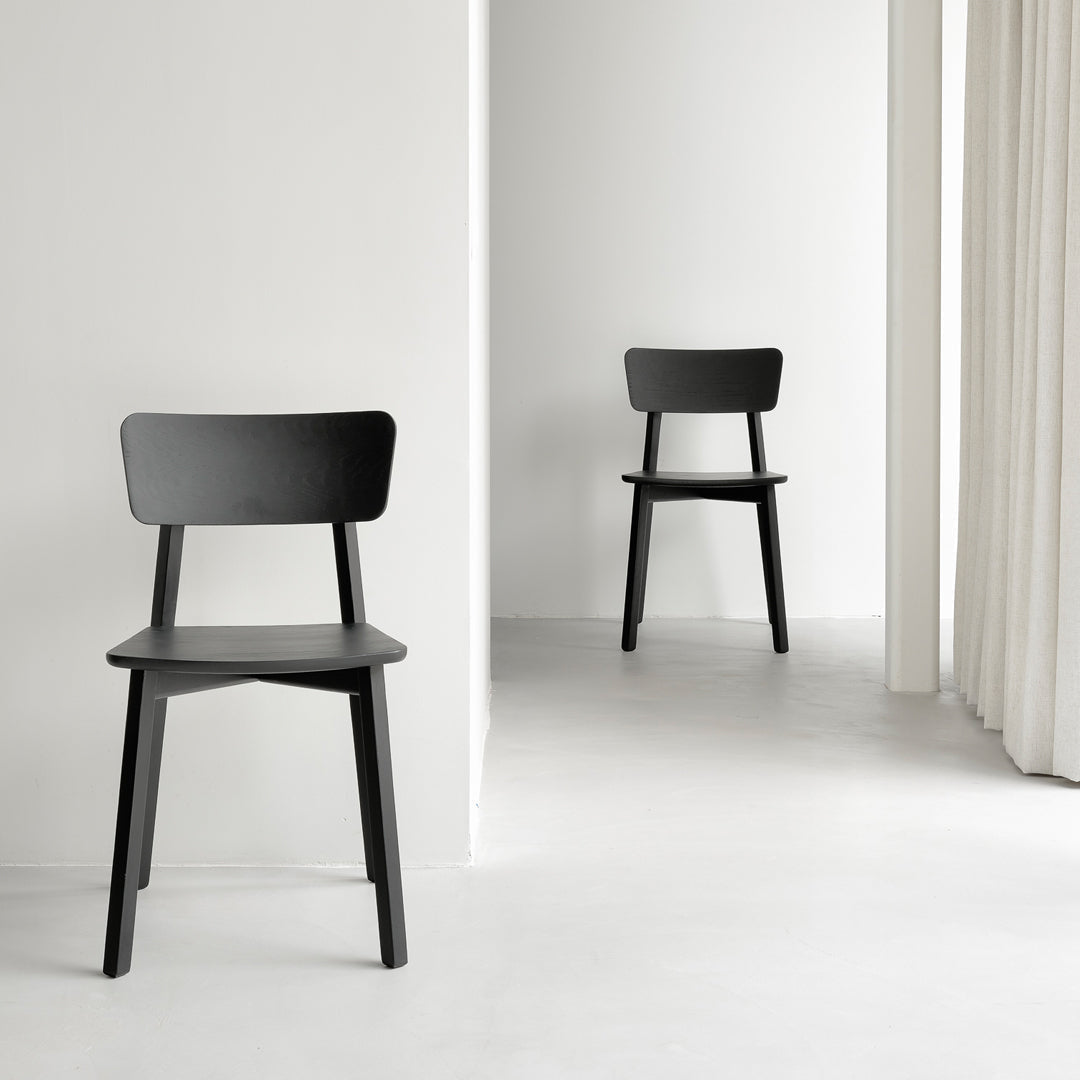 Sedia da pranzo scandinava minimalista in rovere massello europeo con schienale ergonomico curvo per sala da pranzo