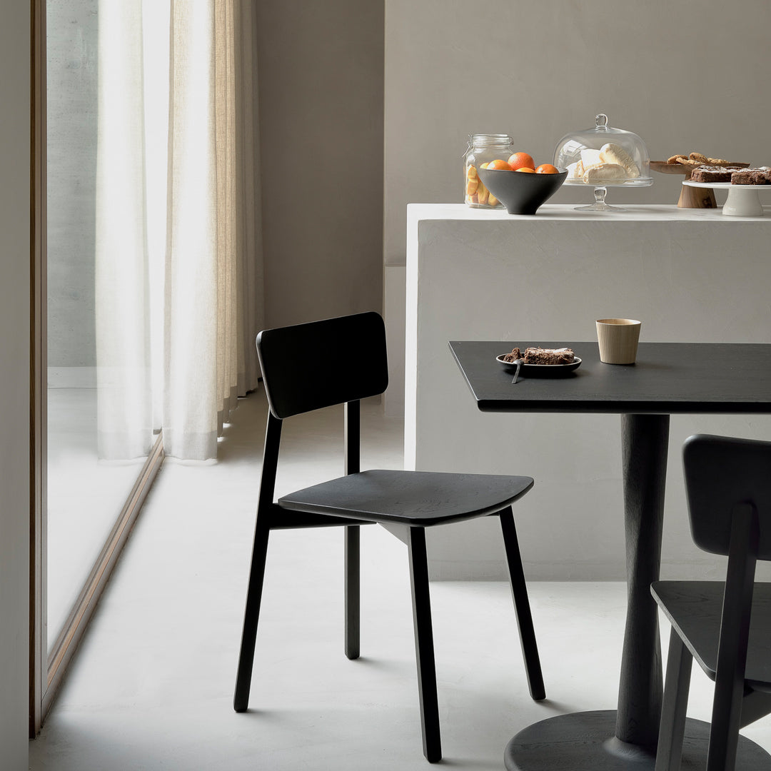 Sedia da pranzo scandinava minimalista in rovere massello europeo con schienale ergonomico curvo per sala da pranzo