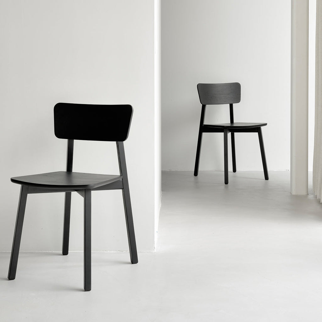 Sedia da pranzo scandinava minimalista in rovere massello europeo con schienale ergonomico curvo per sala da pranzo