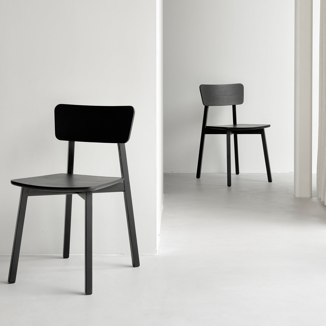 Sedia da pranzo scandinava minimalista in rovere massello europeo con schienale ergonomico curvo per sala da pranzo