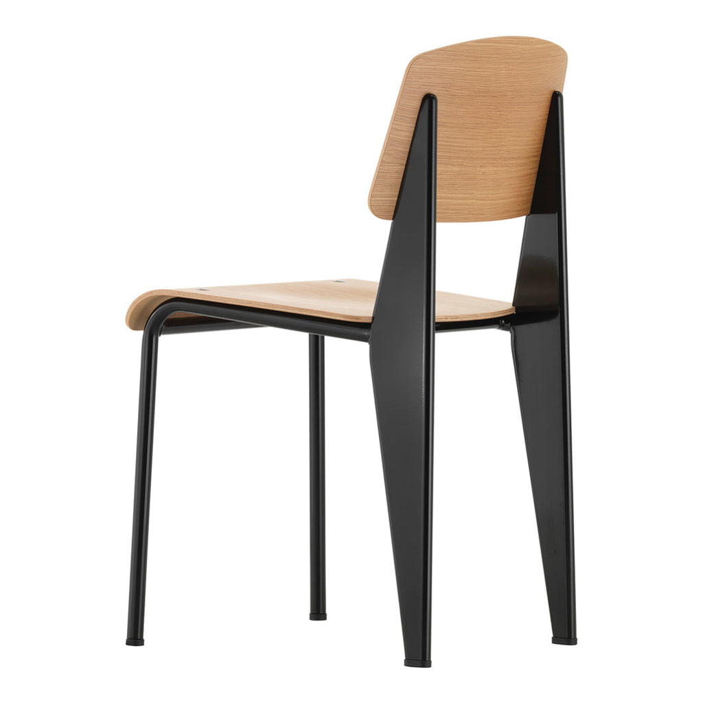 Sedia standard con tubo d'acciaio estetico ingegneristico e legno massello con design strutturale di Jean Prouvé per sala da pranzo