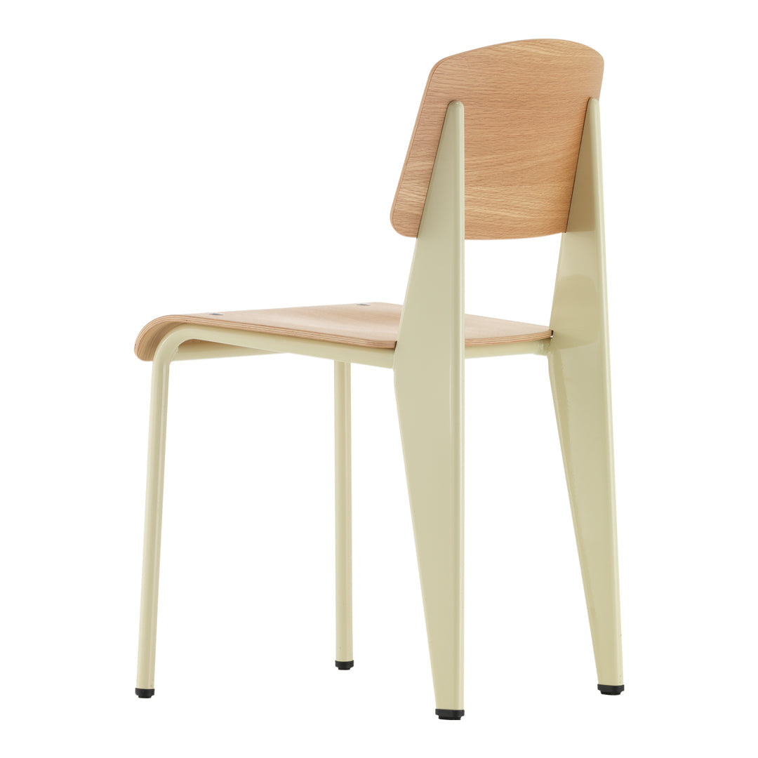 Sedia standard con tubo d'acciaio estetico ingegneristico e legno massello con design strutturale di Jean Prouvé per sala da pranzo