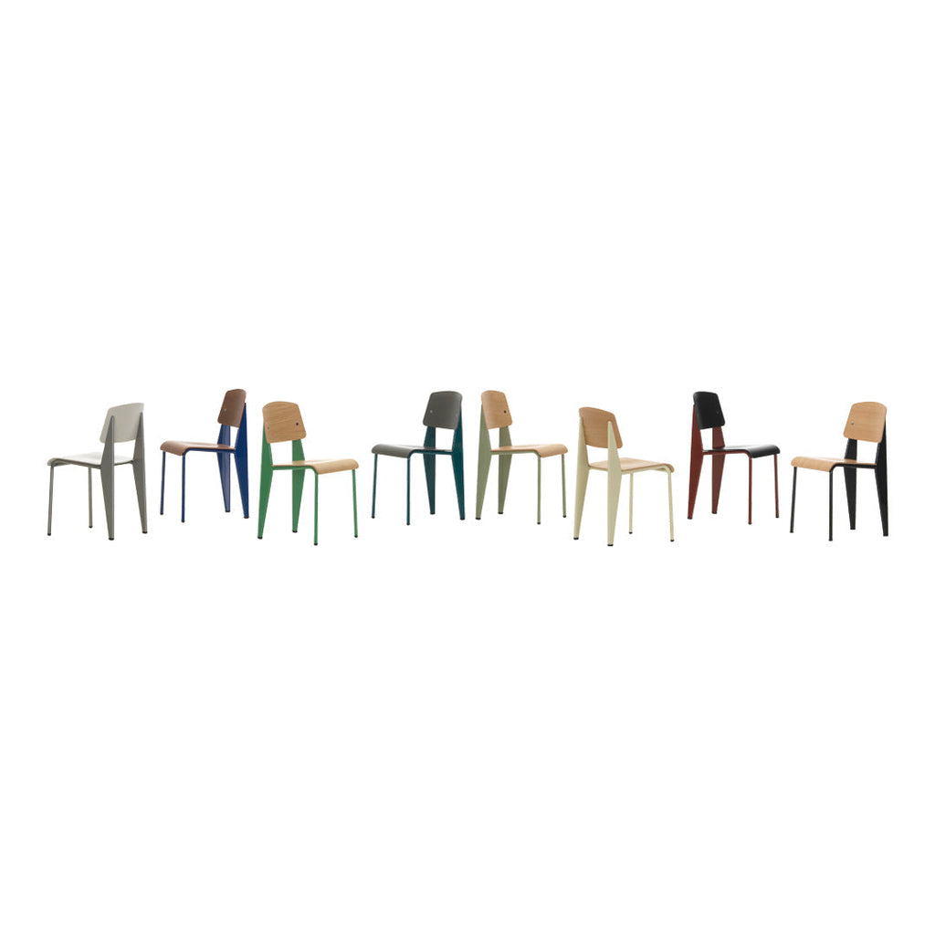 Sedia standard con tubo d'acciaio estetico ingegneristico e legno massello con design strutturale di Jean Prouvé per sala da pranzo