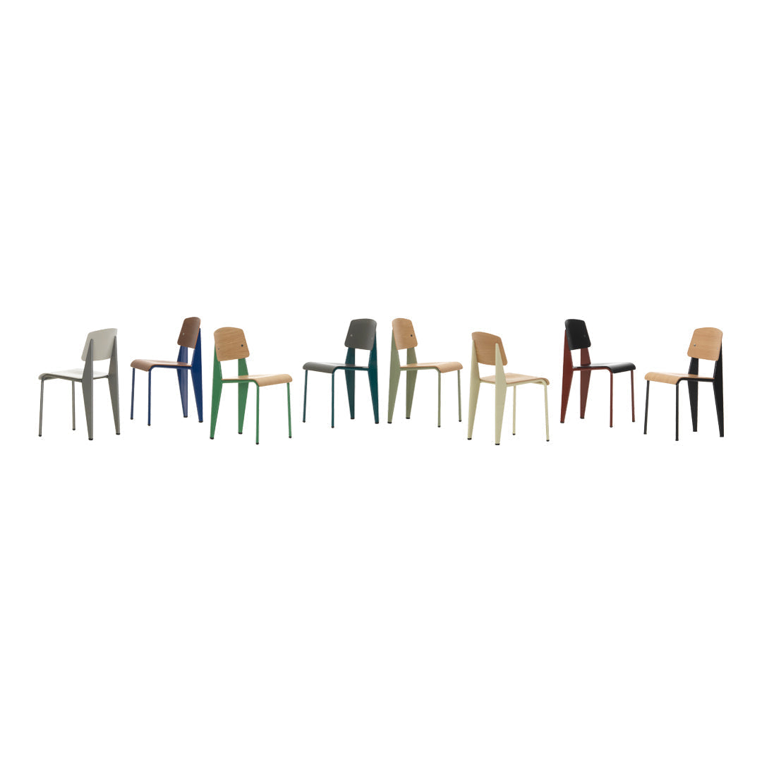 Sedia standard con tubo d'acciaio estetico ingegneristico e legno massello con design strutturale di Jean Prouvé per sala da pranzo