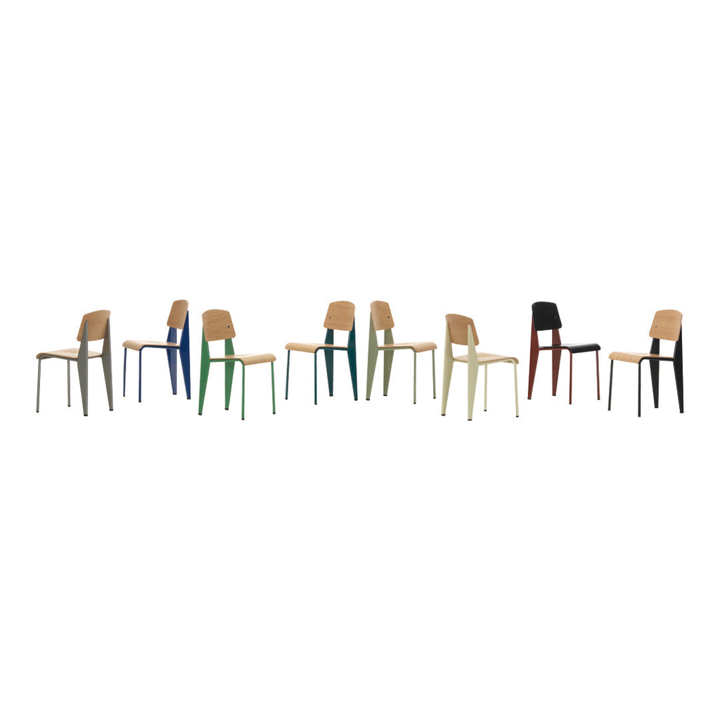 Sedia standard con tubo d'acciaio estetico ingegneristico e legno massello con design strutturale di Jean Prouvé per sala da pranzo