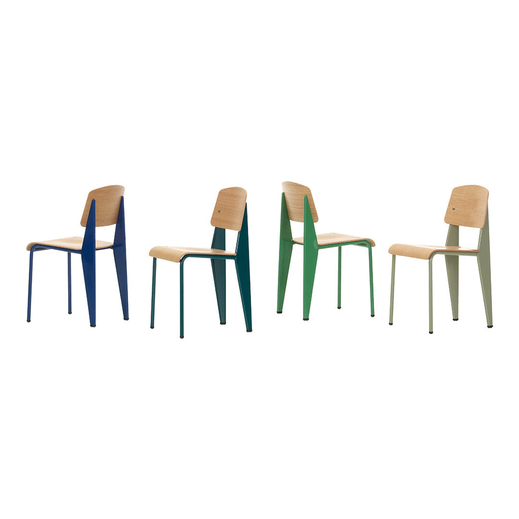 Sedia standard con tubo d'acciaio estetico ingegneristico e legno massello con design strutturale di Jean Prouvé per sala da pranzo