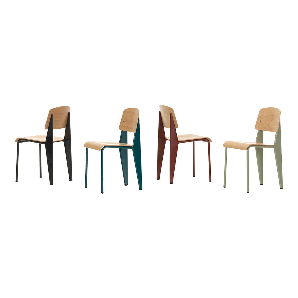 Sedia standard con tubo d'acciaio estetico ingegneristico e legno massello con design strutturale di Jean Prouvé per sala da pranzo