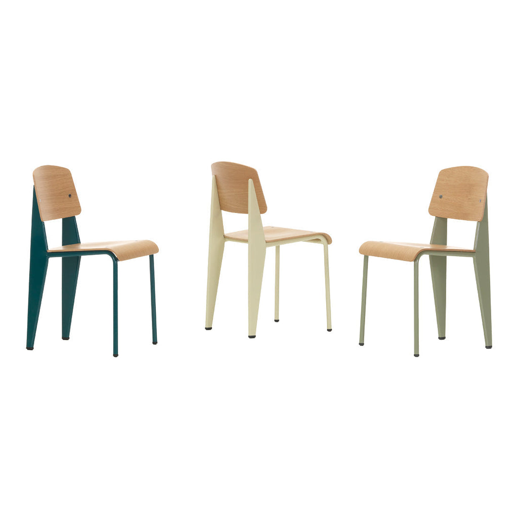 Sedia standard con tubo d'acciaio estetico ingegneristico e legno massello con design strutturale di Jean Prouvé per sala da pranzo