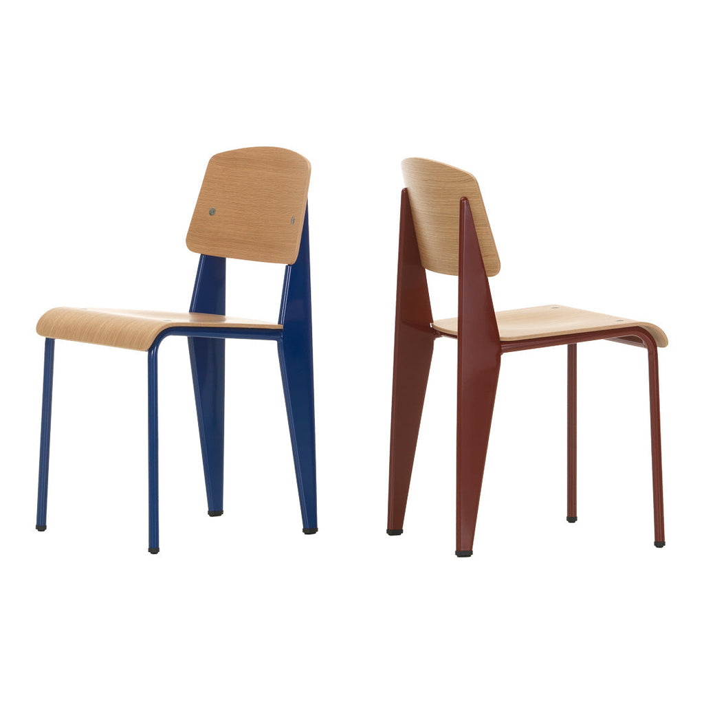 Sedia standard con tubo d'acciaio estetico ingegneristico e legno massello con design strutturale di Jean Prouvé per sala da pranzo