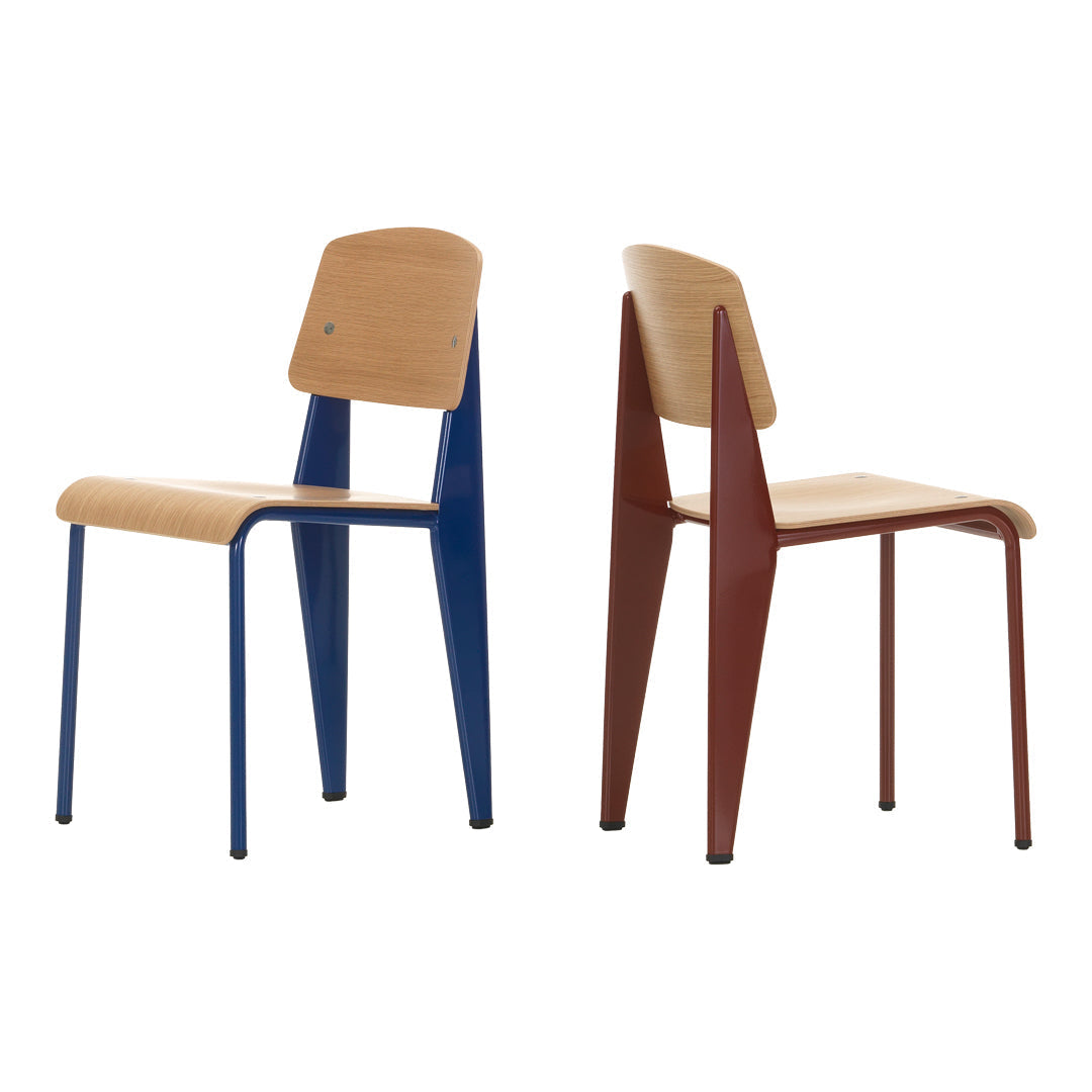 Sedia standard con tubo d'acciaio estetico ingegneristico e legno massello con design strutturale di Jean Prouvé per sala da pranzo