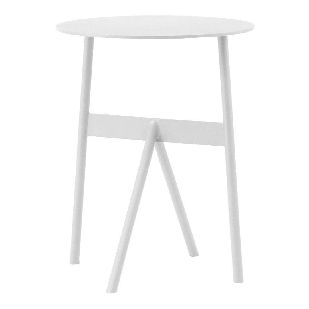 Tavolino d'appoggio minimalista in acciaio con espressione architettonica strutturale per soggiorno