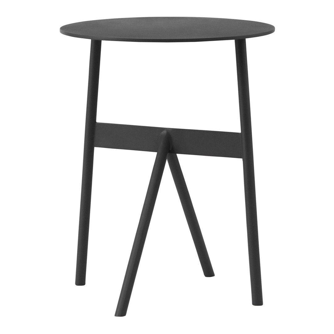 Tavolino d'appoggio minimalista in acciaio con espressione architettonica strutturale per soggiorno