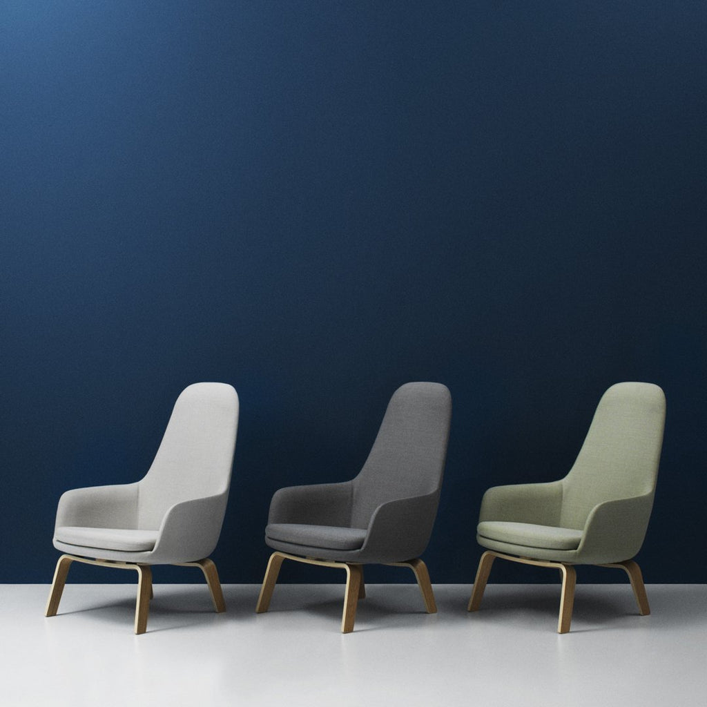 Sedia lounge alta classica nordica imbottita con gambe in acciaio e schienale con supporto per il collo per soggiorno