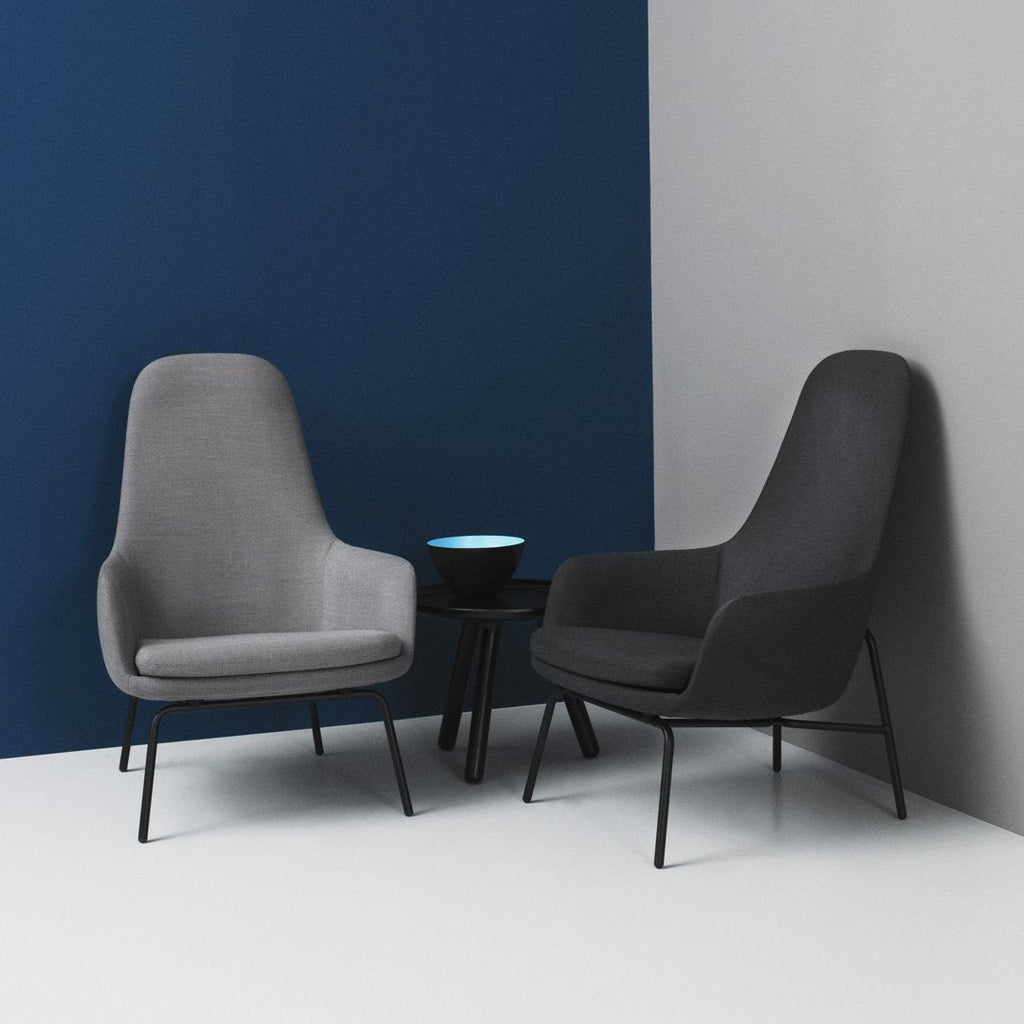 Sedia lounge alta classica nordica imbottita con gambe in acciaio e schienale con supporto per il collo per soggiorno