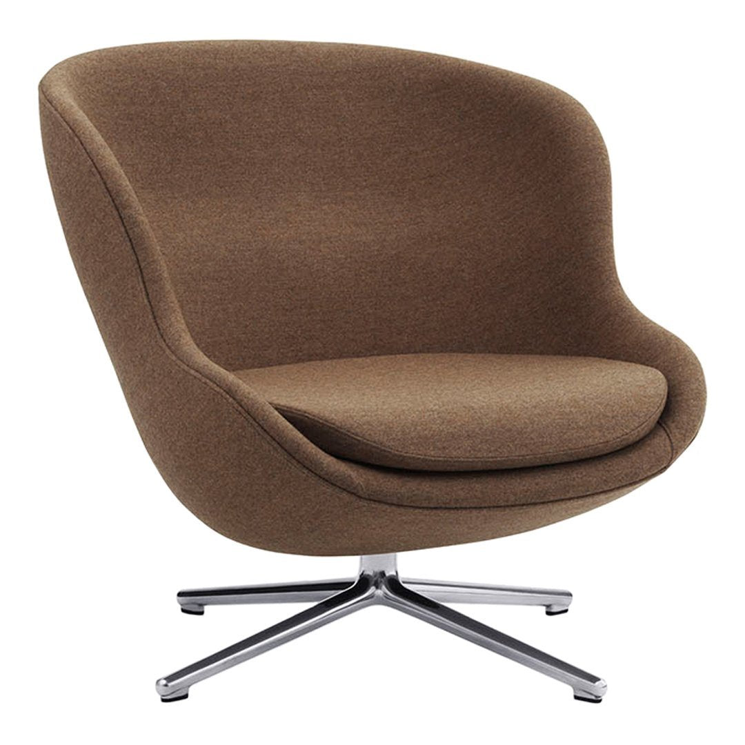 Poltrona lounge imbottita bassa girevole Nordic Hygge con forma avvolgente a sponda alta per il soggiorno