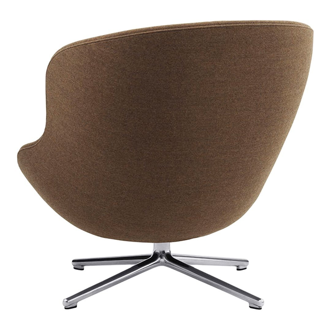 Poltrona lounge imbottita bassa girevole Nordic Hygge con forma avvolgente a sponda alta per il soggiorno