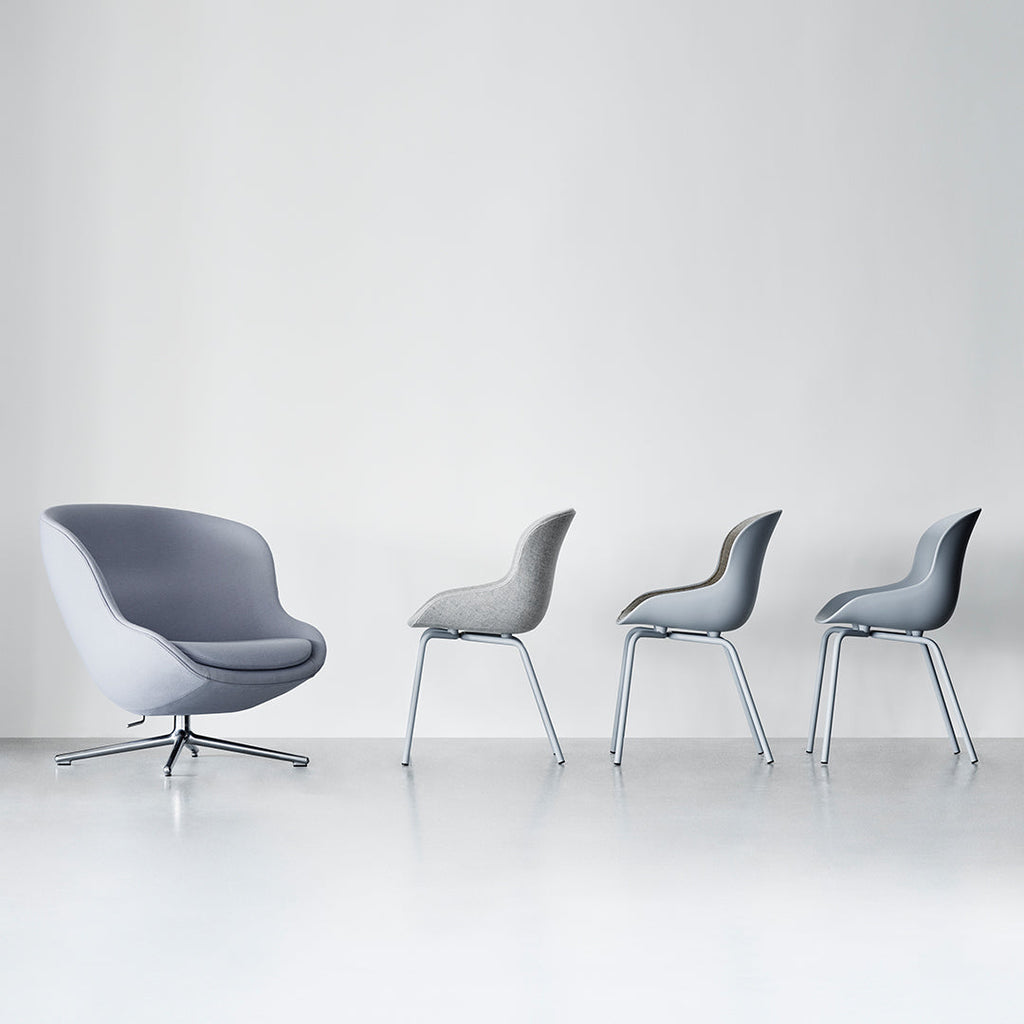 Sedia da pranzo Nordic Hygge imbottita e in acciaio a 4 gambe con curva organica e forma avvolgente per sala da pranzo