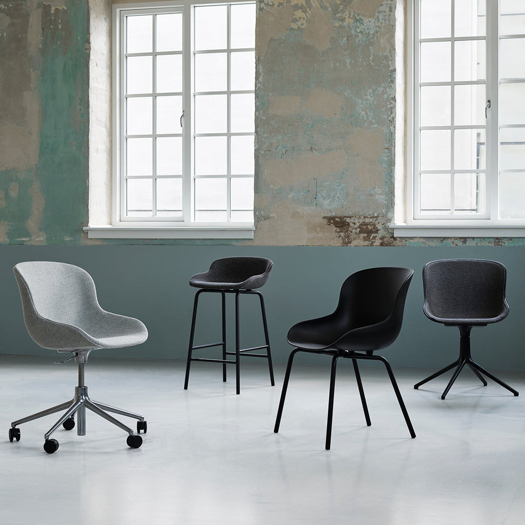Sedia da pranzo Nordic Hygge imbottita e in acciaio a 4 gambe con curva organica e forma avvolgente per sala da pranzo