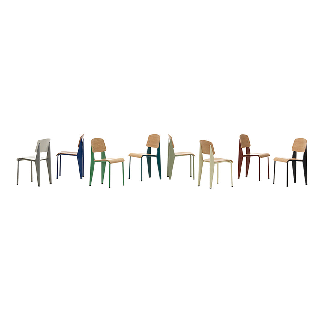 Sedia standard con tubo d'acciaio estetico ingegneristico e legno massello con design strutturale di Jean Prouvé per sala da pranzo