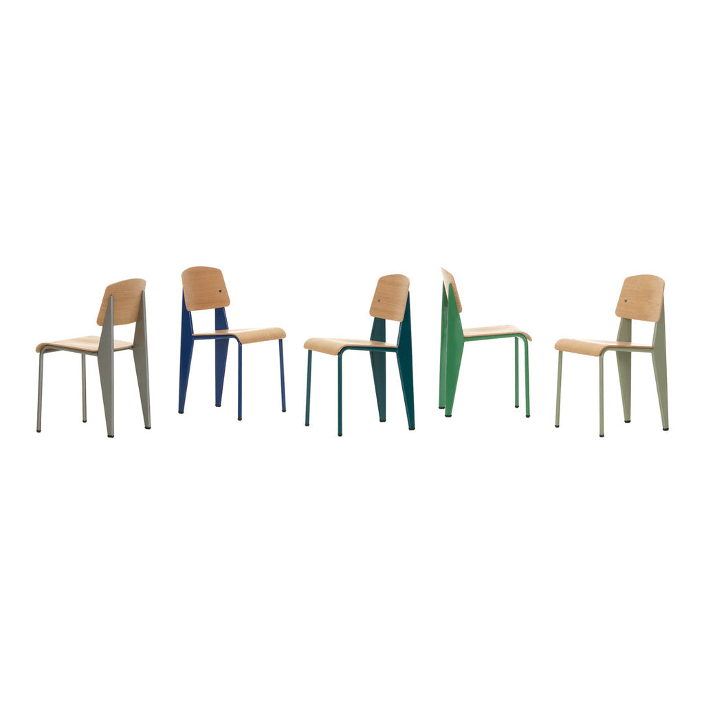 Sedia standard con tubo d'acciaio estetico ingegneristico e legno massello con design strutturale di Jean Prouvé per sala da pranzo