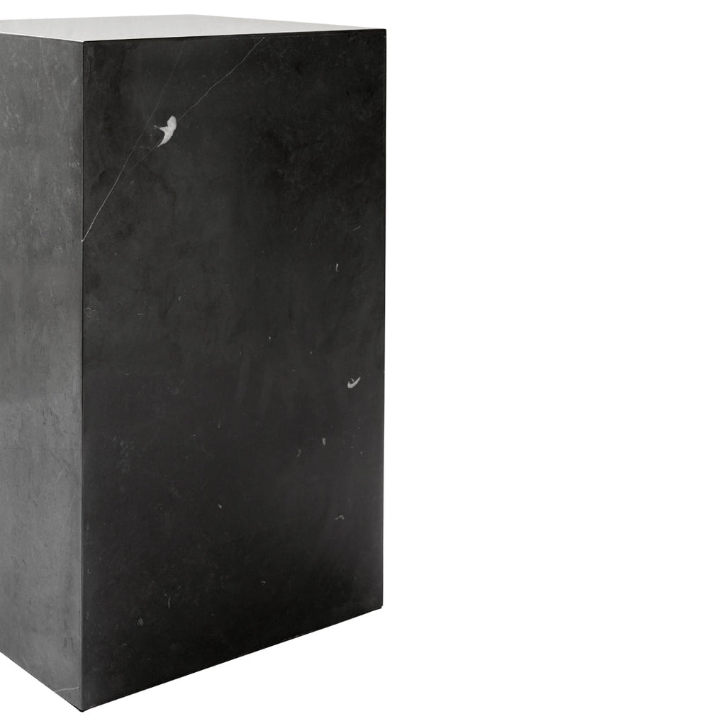 Tavolino Scultoreo Minimalista in Marmo Naturale Alto a Piedistallo con Base Espositiva Multiuso per Soggiorno