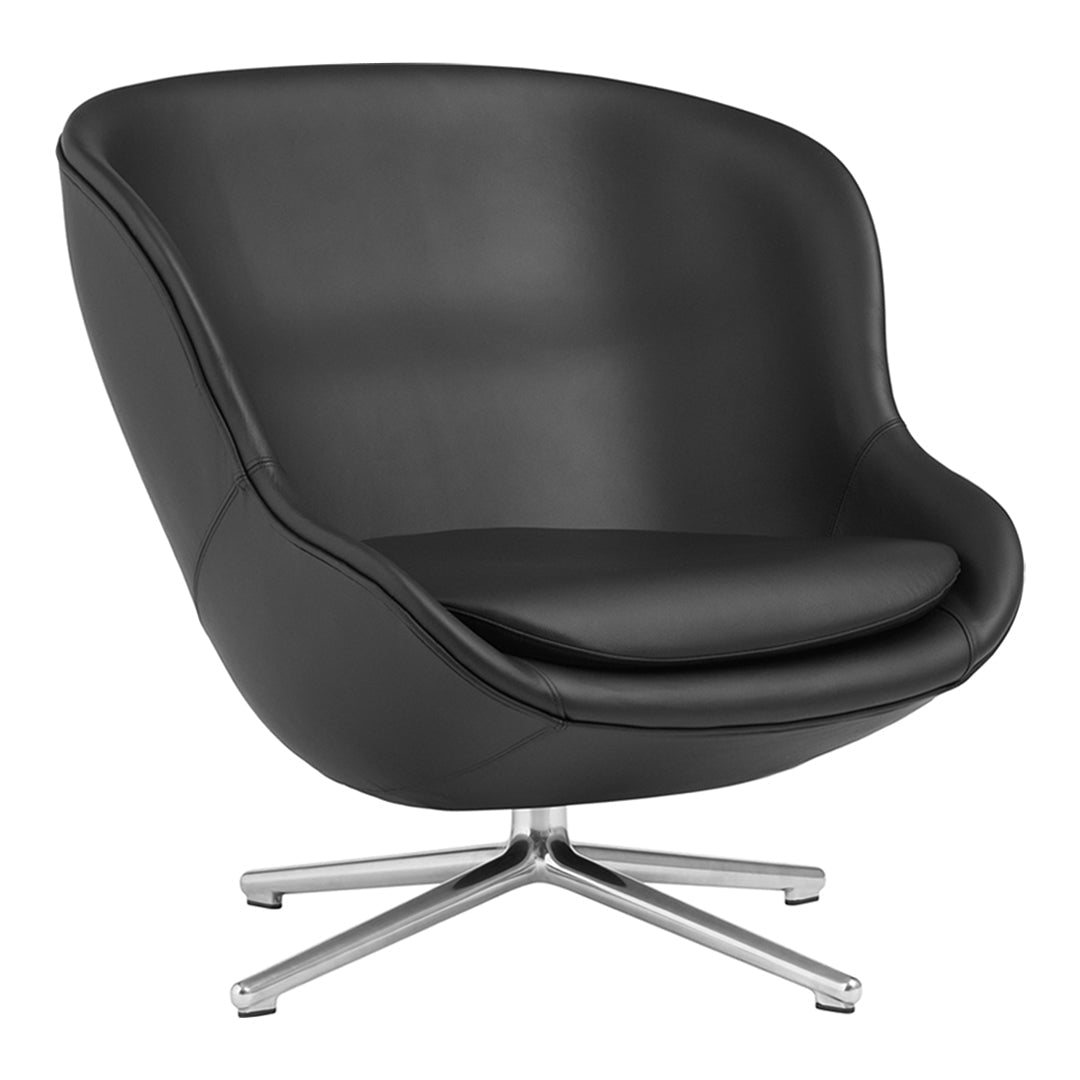Poltrona lounge imbottita bassa girevole Nordic Hygge con forma avvolgente a sponda alta per il soggiorno