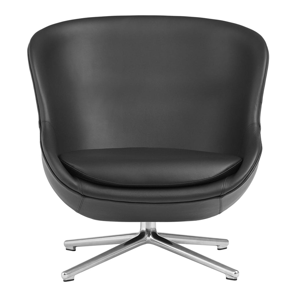 Poltrona lounge imbottita bassa girevole Nordic Hygge con forma avvolgente a sponda alta per il soggiorno