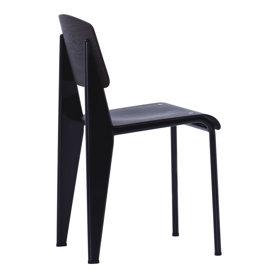 Sedia standard con tubo d'acciaio estetico ingegneristico e legno massello con design strutturale di Jean Prouvé per sala da pranzo