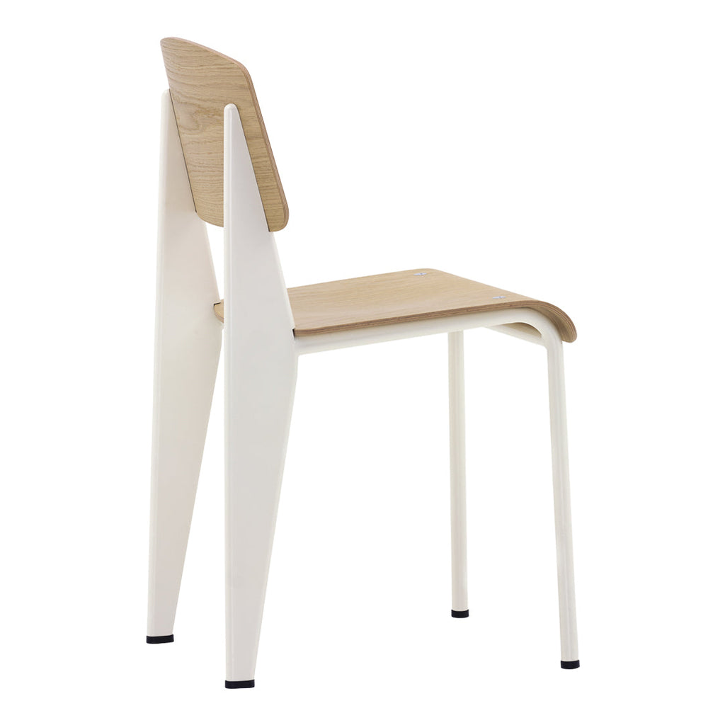 Sedia standard con tubo d'acciaio estetico ingegneristico e legno massello con design strutturale di Jean Prouvé per sala da pranzo