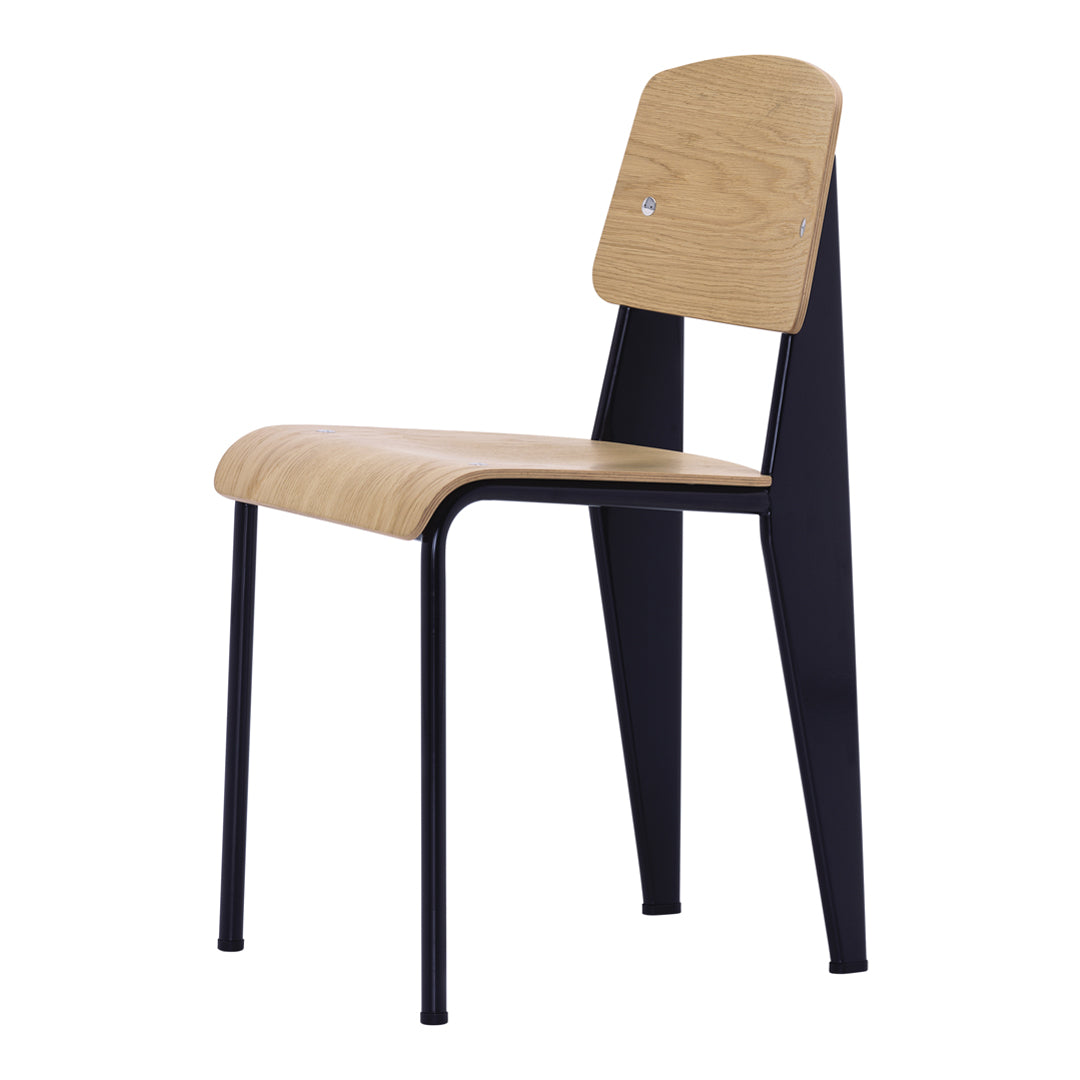 Sedia standard con tubo d'acciaio estetico ingegneristico e legno massello con design strutturale di Jean Prouvé per sala da pranzo