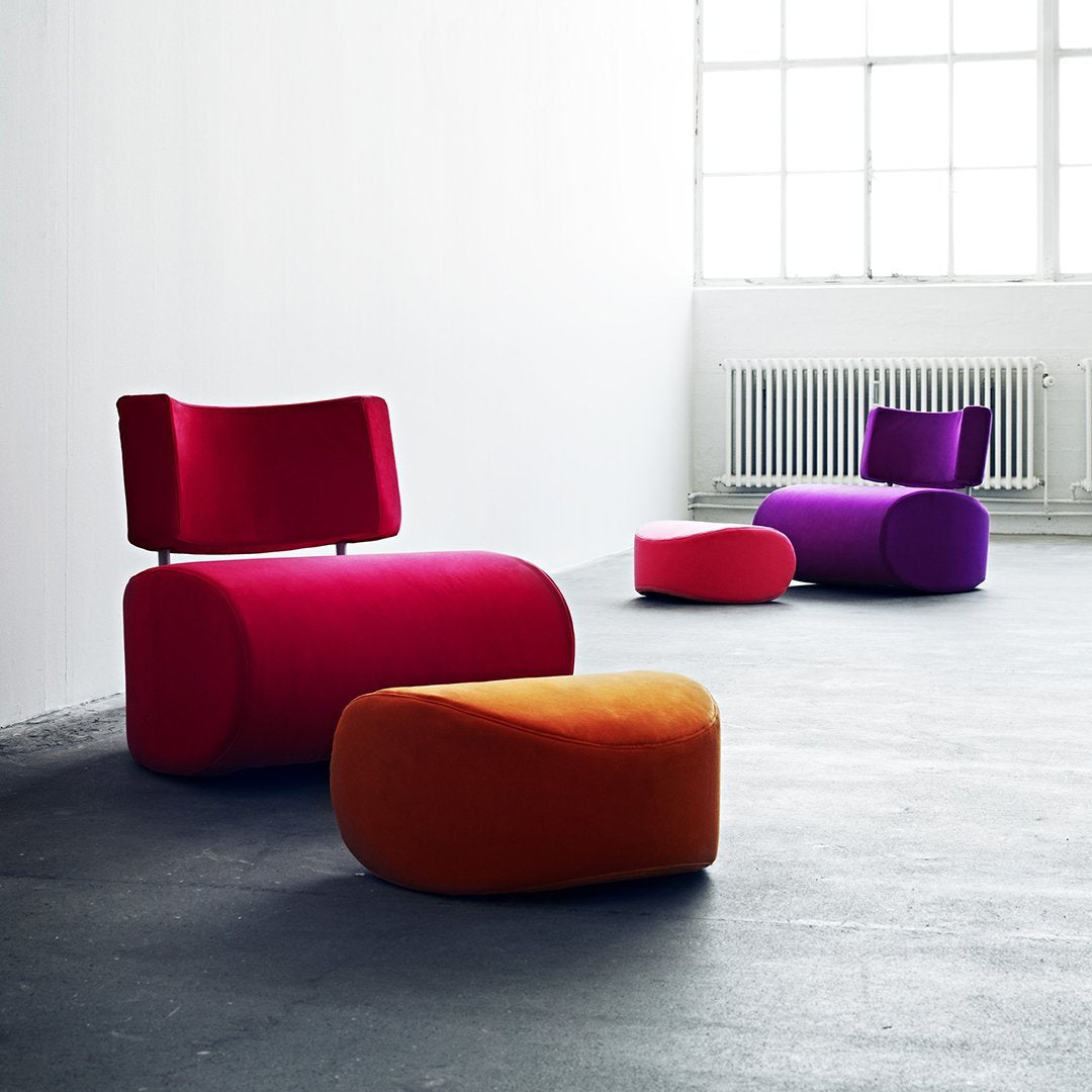 Sedia a dondolo imbottita contemporanea e giocosa, dal design compatto e salvaspazio per il soggiorno
