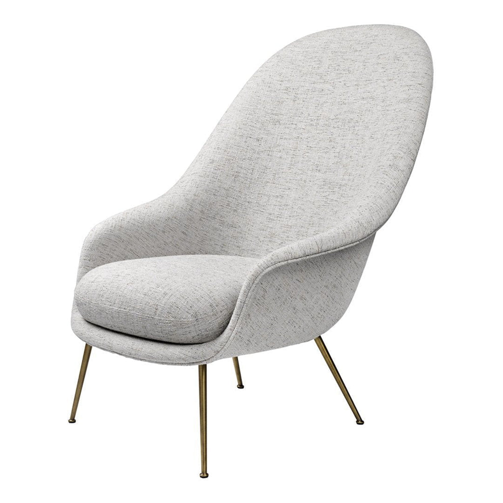 Poltrona lounge scandinava imbottita con schienale alto e forma a guscio ad ala di pipistrello per soggiorno