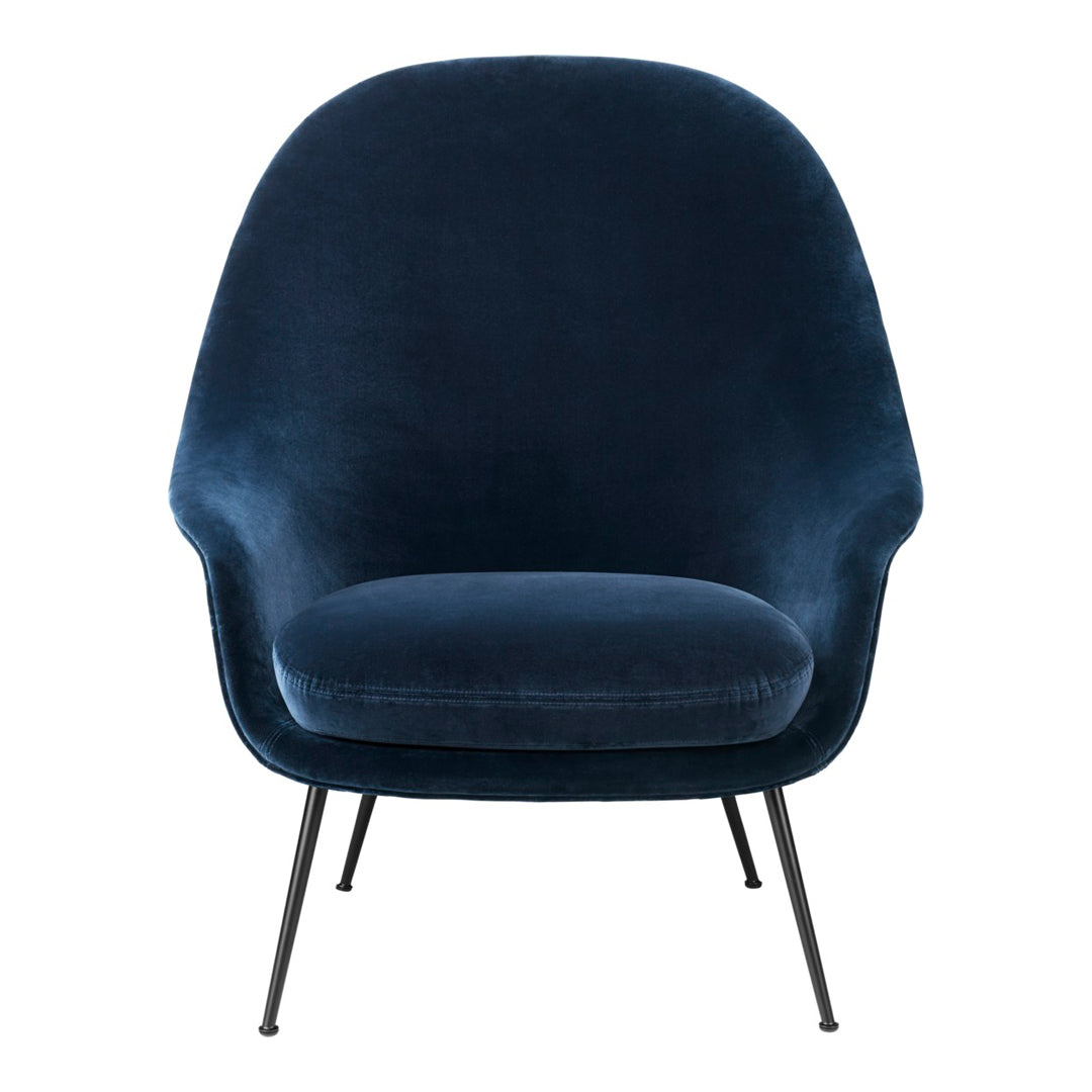 Poltrona lounge scandinava imbottita con schienale alto e forma a guscio ad ala di pipistrello per soggiorno