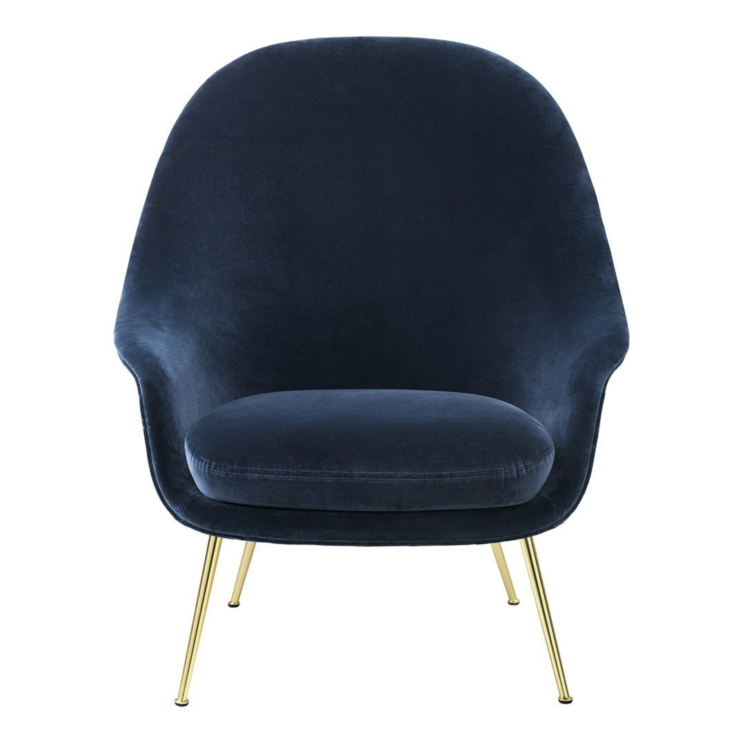 Poltrona lounge scandinava imbottita con schienale alto e forma a guscio ad ala di pipistrello per soggiorno